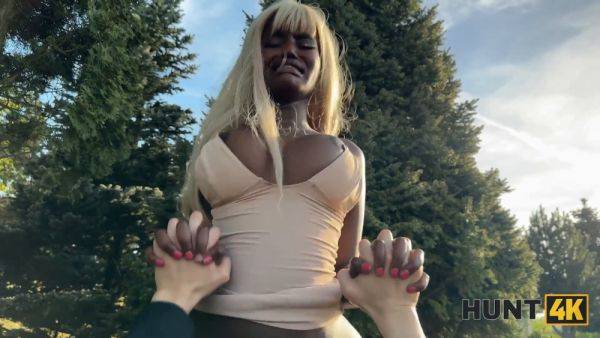 Charlie Dean's girlfriend gets lost in a wild outdoor fuckfest with a stranger - sexu.com on poweredporn.com