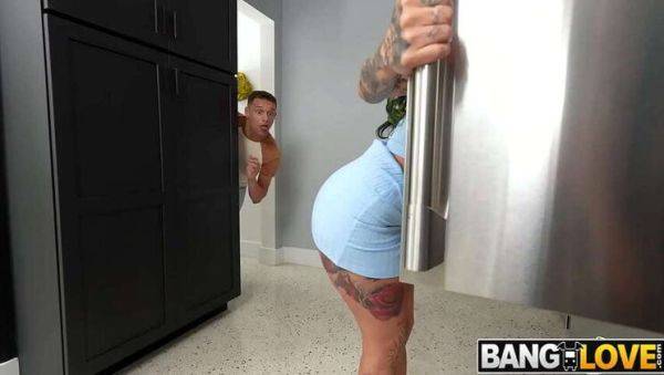 Johnny Love and His Neighbor's Intense Desire: Blowjob, Hardcore, Big Tits - veryfreeporn.com on poweredporn.com