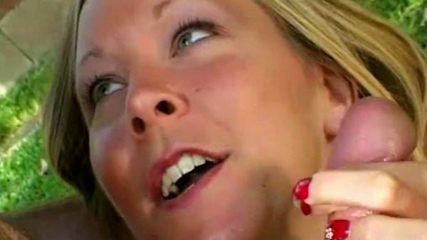 Skinny blonde Julie Knight sucks outdoors - hellporno.com on poweredporn.com