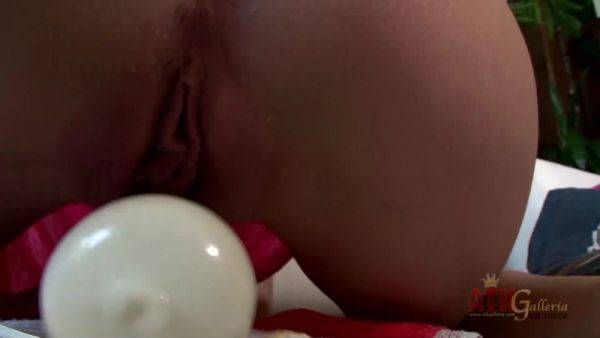 Hollie Mack loves teasing her pussy with vibrator - hotmovs.com - Usa on poweredporn.com