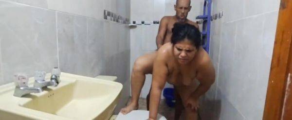I Seduce My Disgusting Stepfather To Give Us A Nice Bath And We End Up Fucking Deliciously With His Cock In My Tight Pussy - desi-porntube.com - India on poweredporn.com
