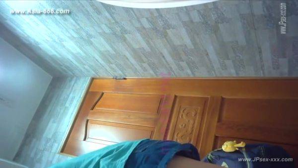 Chinese girls go to toilet.497 - hotmovs.com - China on poweredporn.com