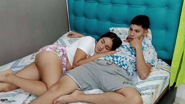 Afternoon Movie Marathon Leads to Naughty Encounter with Stepsister - veryfreeporn.com on poweredporn.com