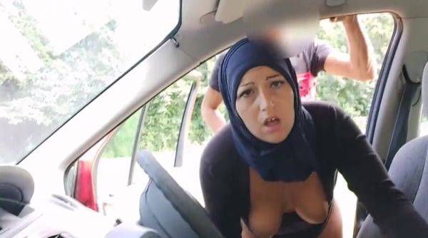 Beurette se tape le chauffeur uber - txxx.com - France on poweredporn.com