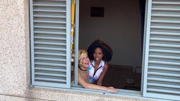 Lonely Neighbor Gets A Little Gift From Lesbian Neighbors On With Valentine S Day - upornia.com - Brazil on poweredporn.com