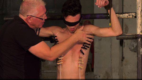 Submissive Jesse Evans endures foot play from Master Xavier - drtuber.com on poweredporn.com