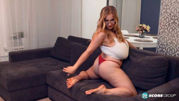 Cheryl Blossom's House of Hooters: Solo Boob Play with Glasses and a Big Titty - sexu.com on poweredporn.com