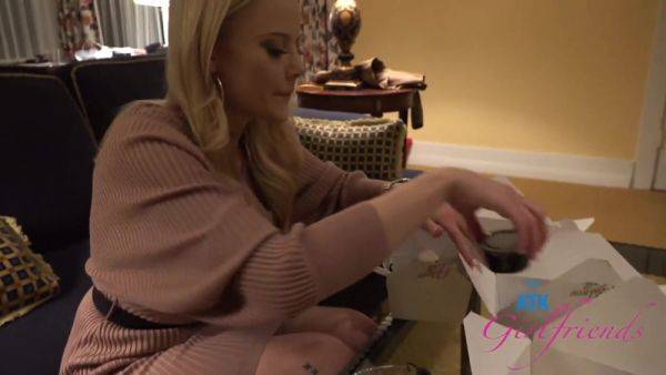 You Snack With Paris And Then It's Time For You To Service Her - hotmovs.com on poweredporn.com