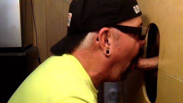 Amateur gloryhole lover deepthroats - drtuber.com on poweredporn.com