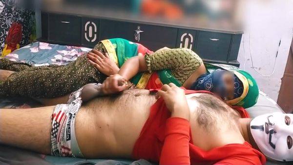 Hot Desi Bhabhi Sharing Bed!! Reetu Bhabhi Alon At Home And Coming My Room To Fuck And Ride Hard Cock - desi-porntube.com - India on poweredporn.com