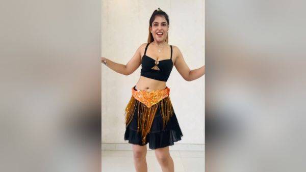 Desi Indian Bhabhi Gets Fucked By Ac Mechanic - desi-porntube.com - India on poweredporn.com