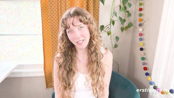 Hot American Babe Plays With A Large Dildo Until She Squirts - hclips.com - Usa on poweredporn.com