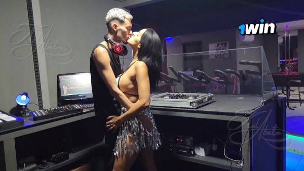 Nao Aguentei Ficar So Na Paquera E Fui Na Cabine Dar Para O Dj - Sexo Duro - hclips.com - Brazil on poweredporn.com