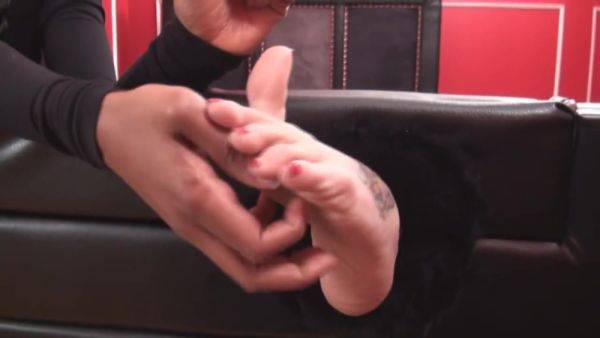 Amber Bondage Bed - Taworship - hotmovs.com on poweredporn.com