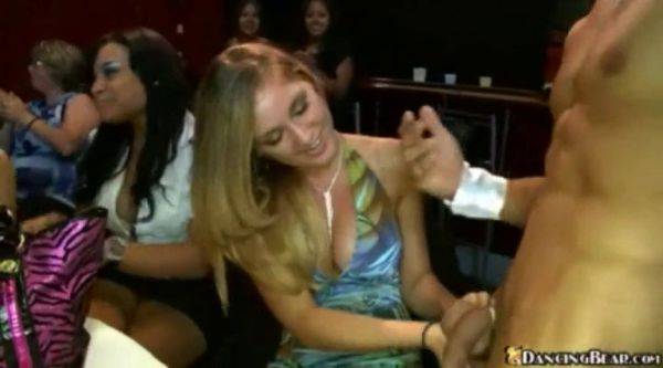 Amateur first timer enjoys swapping cum & giving a sloppy blowjob to a dancingbear in CFNM party - sexu.com on poweredporn.com