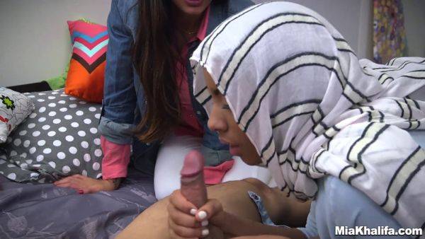 Valentina Vega & Arab Friend share their secrets on how to give a great BJ - sexu.com - Lebanon on poweredporn.com