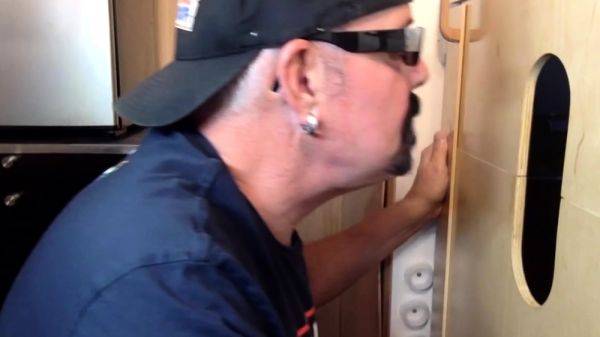 Amateur gloryhole gaydaddy sucks pecker - drtuber.com on poweredporn.com