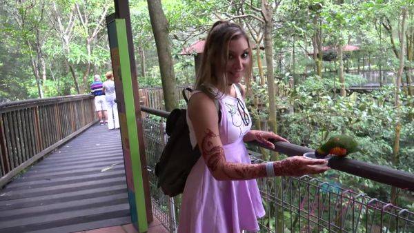 Virtual Vacation Singapore Moka Mora 3/6 - hotmovs.com - Usa - Singapore on poweredporn.com