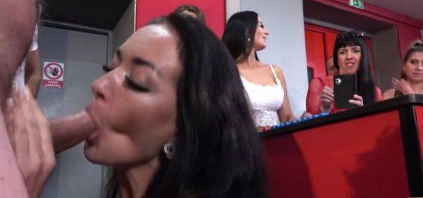 Zuzu Sucks Stranger's Dick For Money - inxxx.com on poweredporn.com