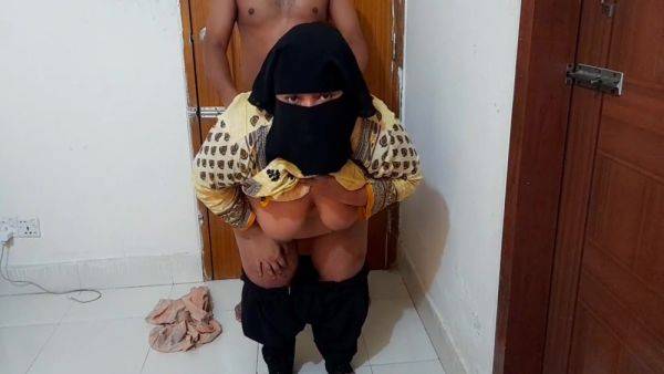 Egyptian Sexy Big Tits & Big Ass Office Worker Gets Fucked By Boss While Cleaning Office & Gets Promotion - desi-porntube.com - India - Egypt on poweredporn.com