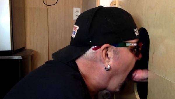 Gloryhole blowjob gaydaddy barebacked - drtuber.com on poweredporn.com