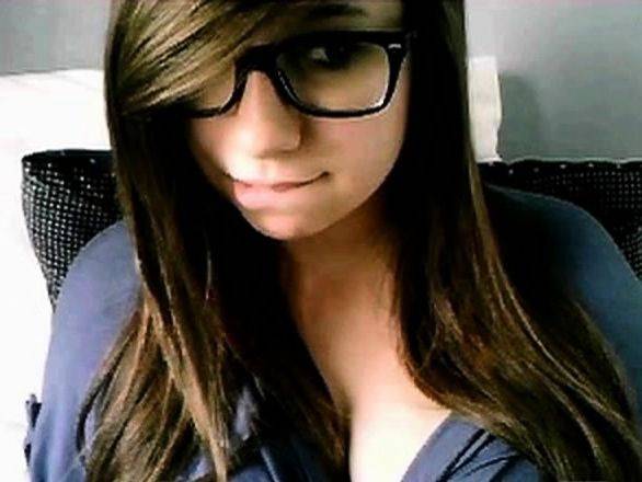 Italian Amateur Shows Off Her Nipples and Tits on Chatroulet - drtuber.com - Italy on poweredporn.com