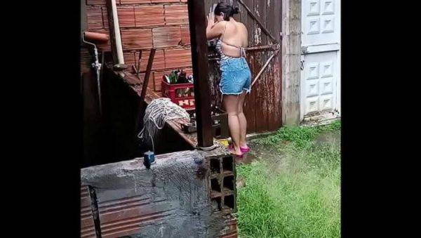 Neighbor Seeks Shelter from Rain, Offers Blowjob in Return - veryfreeporn.com on poweredporn.com