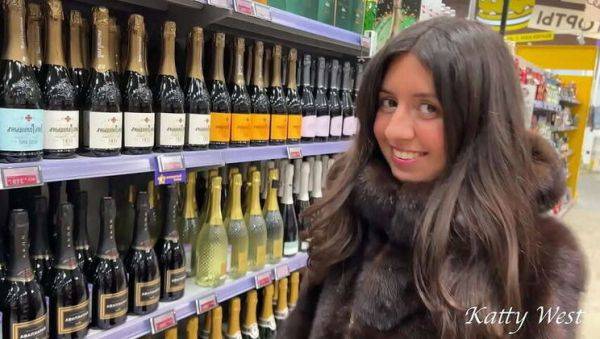 The agent hired a teen mercenary, banged her in a hotel room and ejaculated on her face - porntry.com on poweredporn.com