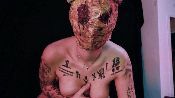 (cosplayer Couple) The Nurse And Pyramid Head From Silent Hill Fucking - hclips.com - Austria on poweredporn.com