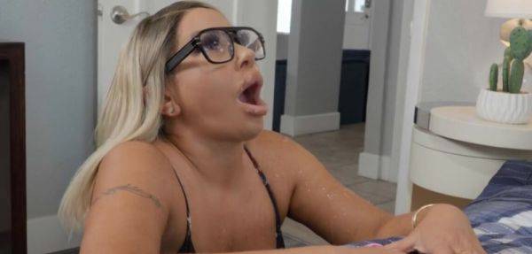 Juan Loco Is Hard For His Stepmom - inxxx.com on poweredporn.com