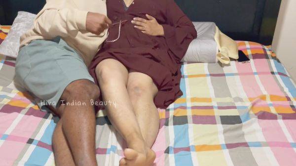 Desi Couples Spicy Night: Curvy Hijabi Indian Wifes Sensual Love Making! - desi-porntube.com - India on poweredporn.com