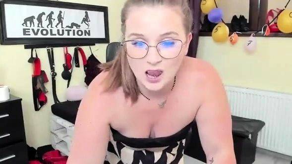 Amateur brunette czech in pov blowjob - drtuber.com - Czech Republic on poweredporn.com