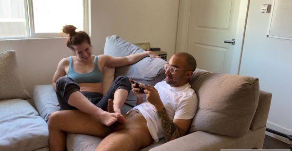 Dashing wife sucks cock like a pro ahead of riding it in homemade XXX - xbabe.com on poweredporn.com