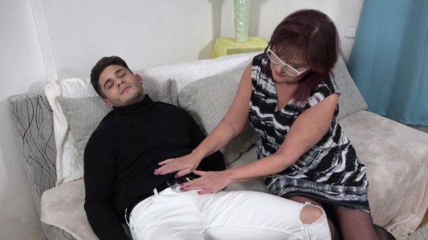 Steamy old slut plays with nephew's cock way sluttier than planned - hellporno.com on poweredporn.com