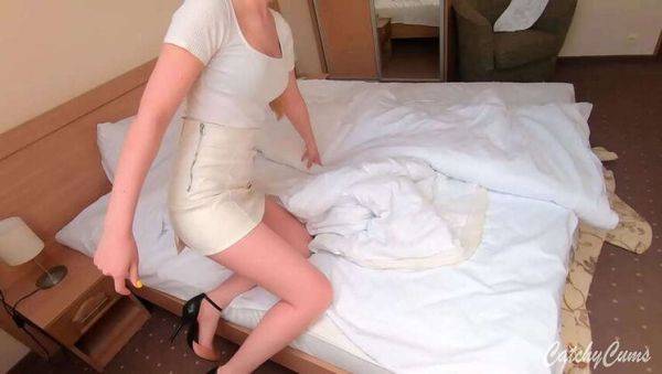 I Met the Hotel's Sexy Housekeeper After a Shower - porntry.com on poweredporn.com