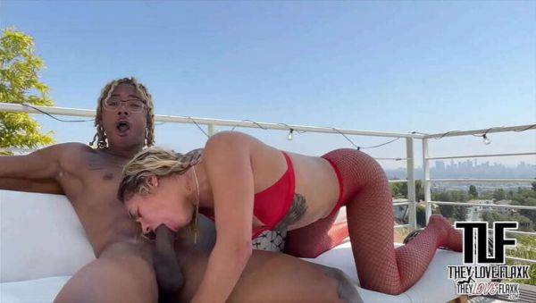 Hot Latina Enjoying Vacation Gets Explicit Outside - xxxfiles.com on poweredporn.com