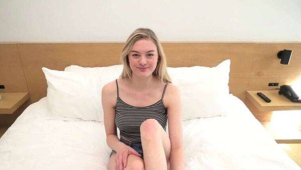 Observe this statuesque blonde 19-year-old with 32D breasts giving a blowjob - porntry.com on poweredporn.com