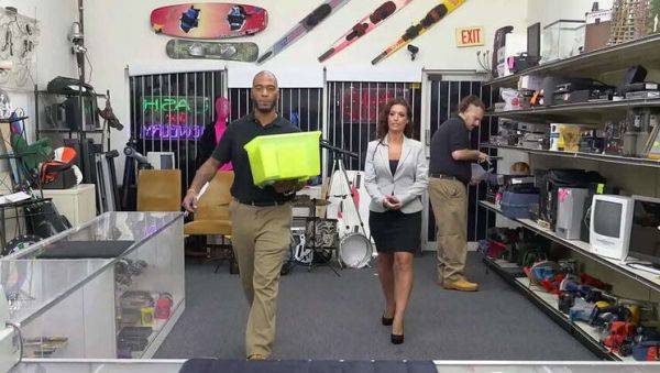 Victoria Banxxx: Ready to Go to Extremes for Her Laptop - xxxfiles.com on poweredporn.com