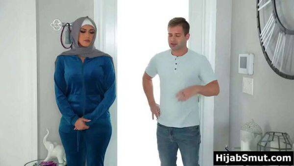 Innocent Muslim Girl Experiences Her First Time With Neighbor - veryfreeporn.com on poweredporn.com