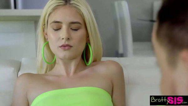 Jessie Saint Invites Stepbro to Stretch Her Legs - S12:E9 (Blowjob, Cum Shot, POV, Small Tits, Stepsister, Female Orgasm, Doggy-Style, Hot Blonde, Stepbro, Deep Throating) - veryfreeporn.com on poweredporn.com