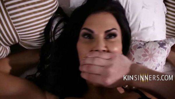 Freshly Released Step-Mom Jasmine Jae Craves Pussy Immediately - xxxfiles.com on poweredporn.com