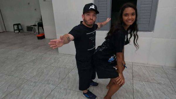 Jasmine's Alluring Embrace: Seducing the Dwarf for a Naughty Encounter - veryfreeporn.com on poweredporn.com