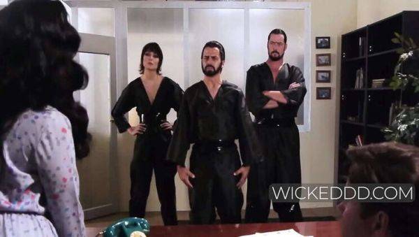 Superman's Kryptonian Buddies Gangbang Lois Lane - Parody - porntry.com on poweredporn.com