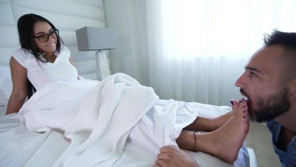 Losing Over Feet - Madison Wilde - videomanysex.com on poweredporn.com