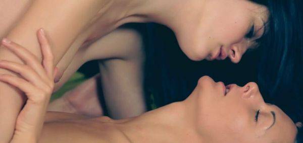 Adria, Mia - Pantyhose Facesitting And Wet Feeldoe Sex - inxxx.com on poweredporn.com