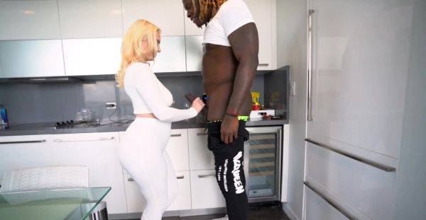 Black stud fucks voluptuous wife in ways that make her shiver - xbabe.com on poweredporn.com