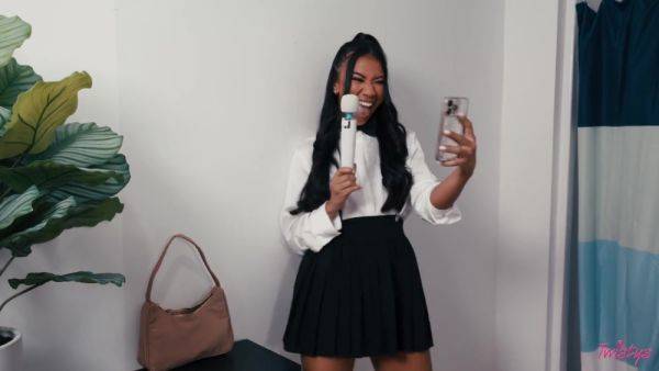 Catering To Her Pussy - Alexis Tae & Ameena Green - videomanysex.com on poweredporn.com