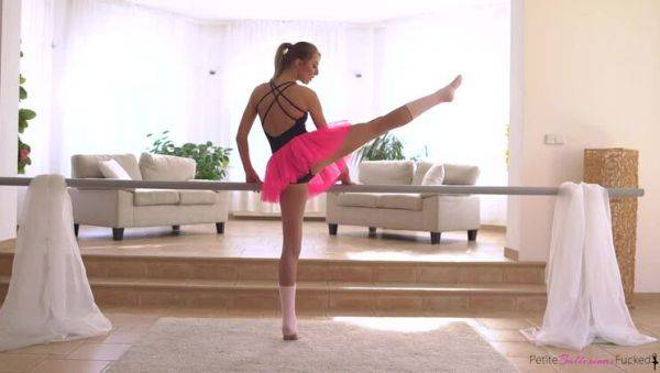 Fabulous Fuck - S4:E1 - porntry.com on poweredporn.com