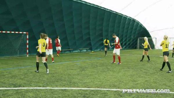 Blanche Bradburry receives an anal massage - porntry.com on poweredporn.com