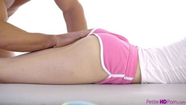 Multi Masseuse - S12:E4 - porntry.com on poweredporn.com